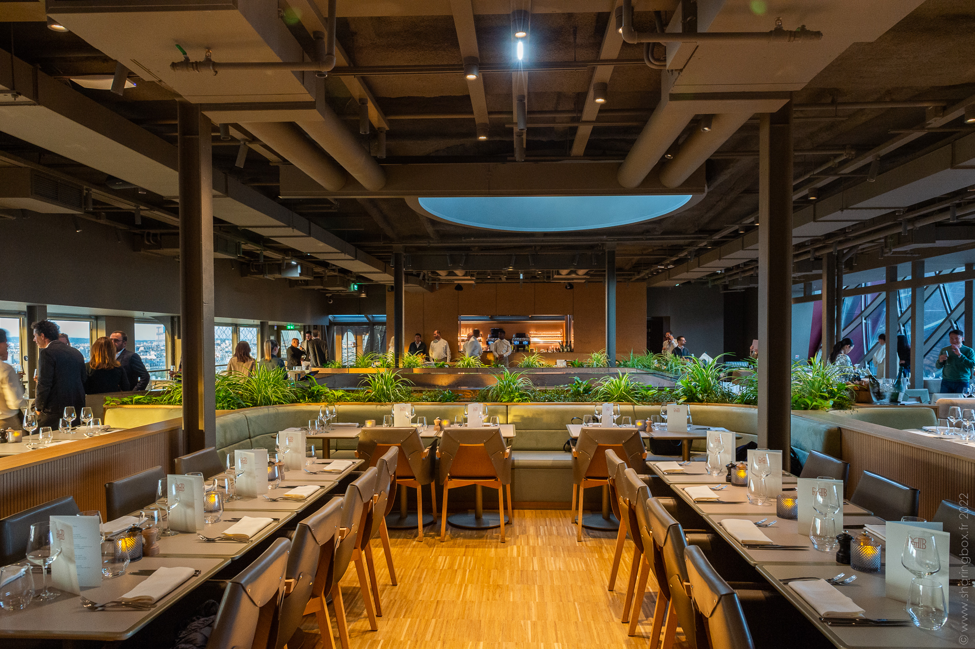 Intérieur du restaurant iconique Madame Brasserie